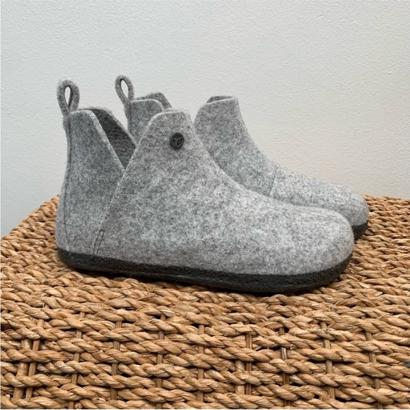 NWOT Birkenstock Andermatt Light Gray Wool
Felt Shearling Slipper Booties EU 33. - Picture 2 of 10